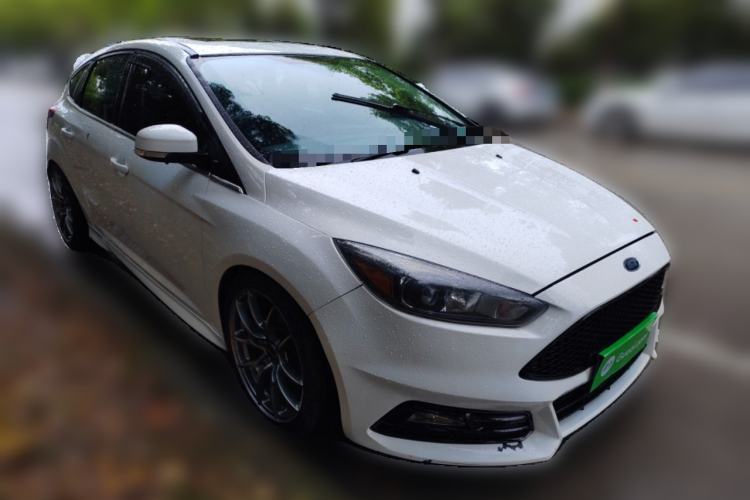 Used Ford Focus 2012 Hatchback 2.0L Manual Luxury Sport Model Front Right 45 Deg