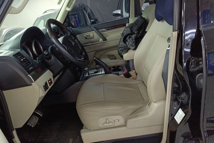 Used Mitsubishi Pajero  Left Front Seat