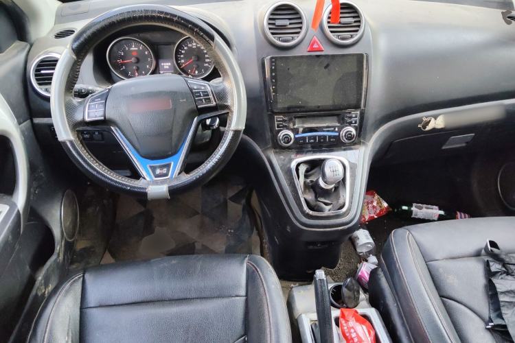 Used Haval H6 2015 Upgraded Model 1.5T Manual Two-Wheel Drive Elite Version Center Console