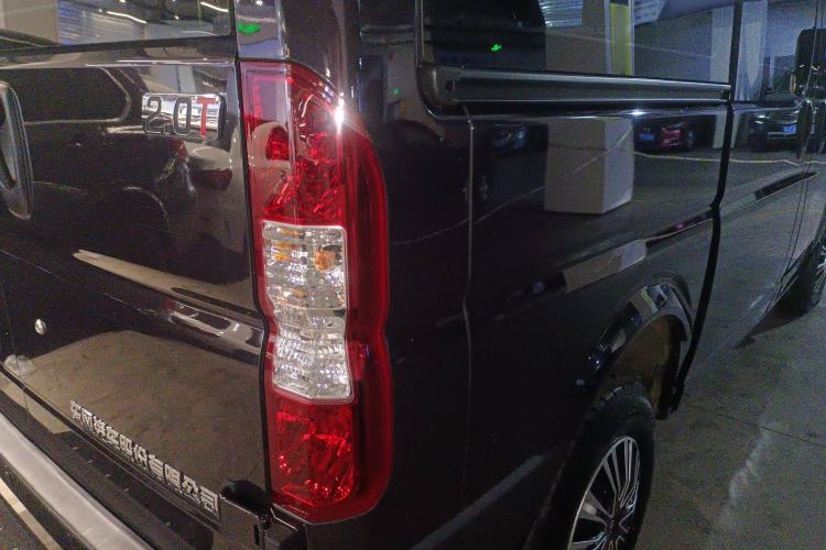 Used Dongfeng Yufeng Yufeng 2023 V9+ 2.0T Automatic Front-Wheel-Drive Short Wheelbase Mid-Roof Design—5/6-Seater
