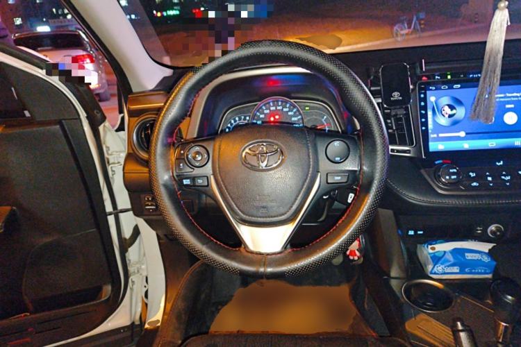 Used Toyota RAV4 2015 2.0L CVT Two-Wheel Drive Fashion Edition