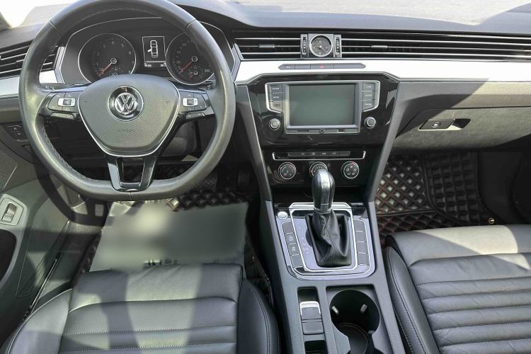 Used Volkswagen Magotan 2017 330TSI DSG Leading Model Interior 4