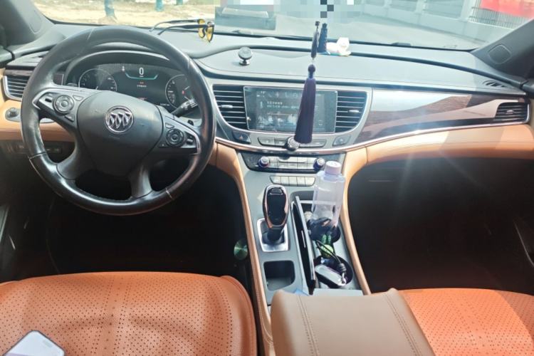 Used Buick LaCrosse 2018 28T Luxury Model Center Console