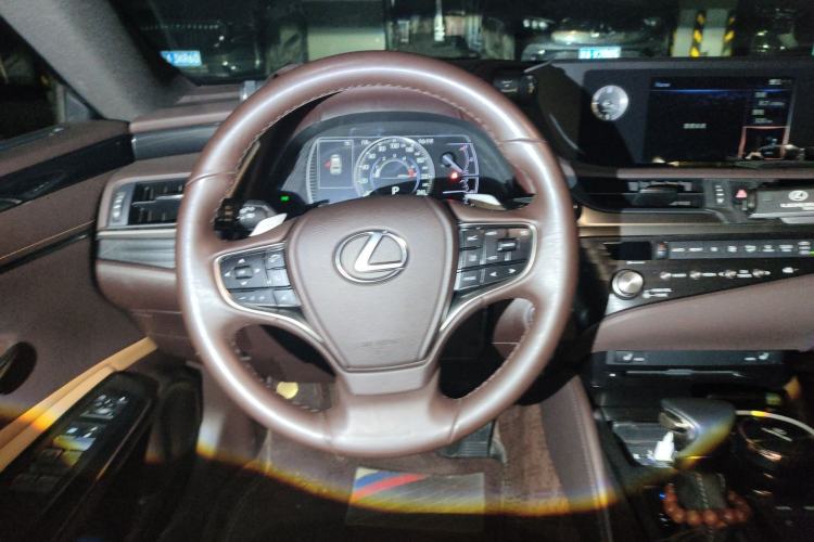 Used Lexus ES 2020 200 Excellence Edition
