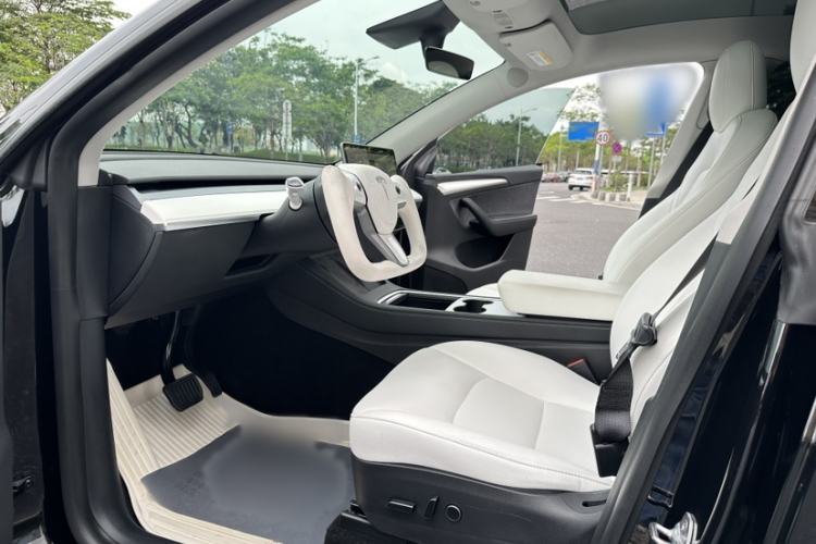 Used Tesla Model Y 2021 Standard Range Rear-Wheel Drive Version Interior 2