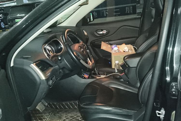 Used Jeep Cherokee 2016 2.4L Leading Edition
