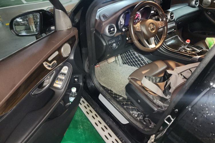 Used Mercedes-Benz GLC 2018 Facelift GLC 260 4MATIC Luxury Edition Driver Seat