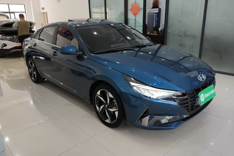 Used Hyundai Elantra 2021 1.5L CVT GLX Elite Edition Front Right 45 Deg