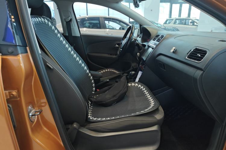 Used Volkswagen Polo 2016 1.6L Cross Polo Automatic
