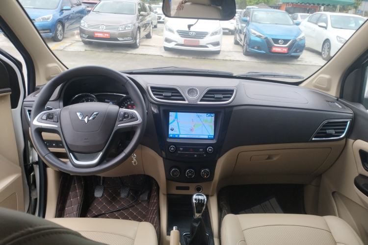 Used Wuling Hongguang 2016 1.5L S1 Deluxe Model China V-standard Center Console