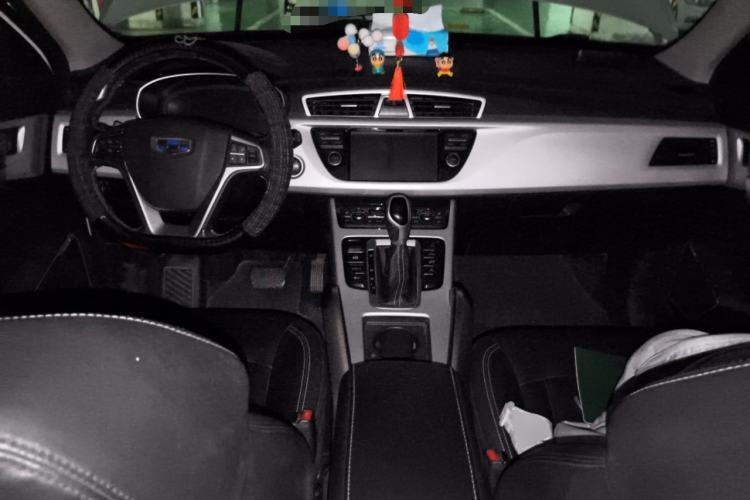 Used Geely Auto Emgrand X7 Sport 2018 Revised Version 1.8TD Automatic Two-Wheel Drive Smart Connectivity 4G-Enabled Edition Center Console