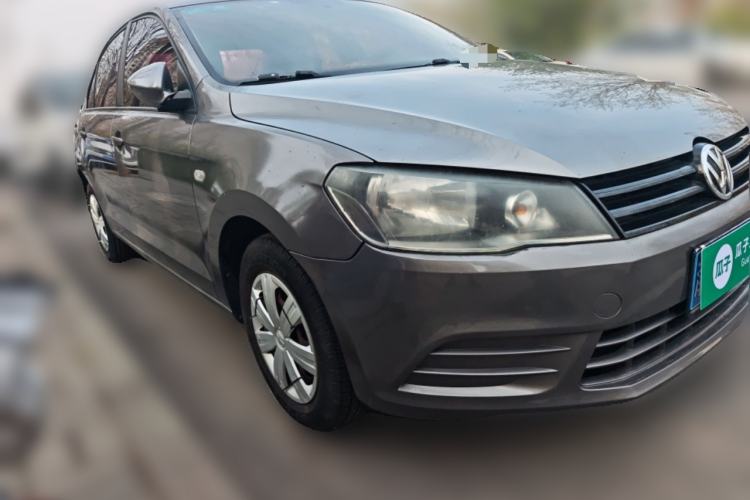 Used Volkswagen Jetta 2015 Value Edition 1.6L Manual Fashionable Style Front Right 45 Deg