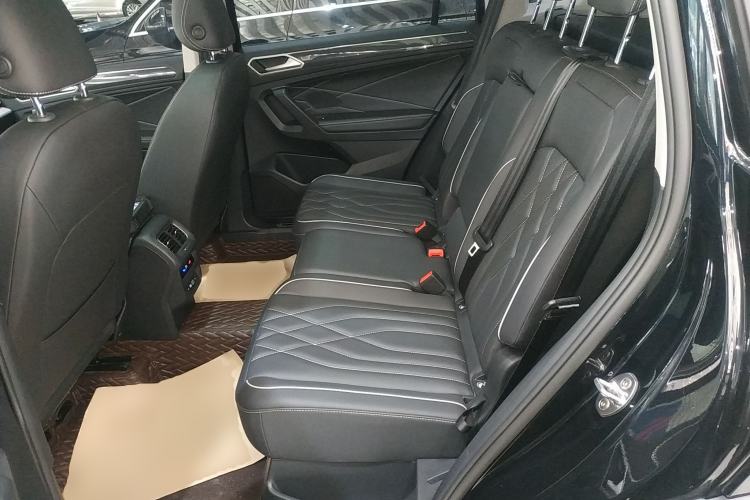 Used Volkswagen Tiguan L 2023 Restyled 330TSI Automatic Two-Wheel Drive R-Line Enhanced Comfort Version Left Rear Seat