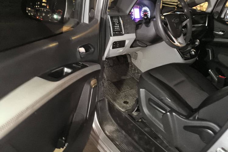 Used JAC Refine M4 2016 2.0L Manual Luxury Version