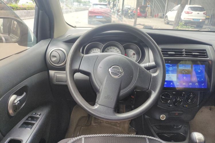 Used Nissan Livina 2010 Jingyue Edition 1.6L Manual All-Around Model