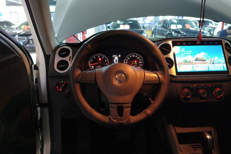 Used Volkswagen Tiguan L 2016 280TSI Automatic Two-Wheel-Drive Silk Road Style Edition
