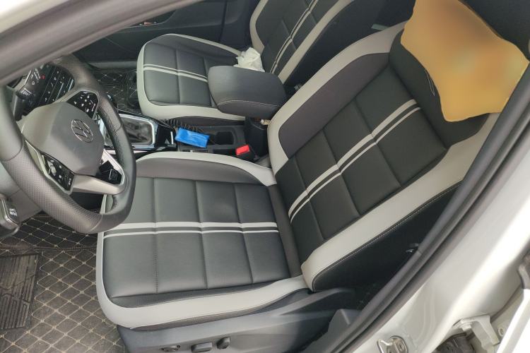 Used Volkswagen T-ROC 2025 Facelifted 300TSI DSG Two-Wheel-Drive Chen Guang Edition Left Front Seat