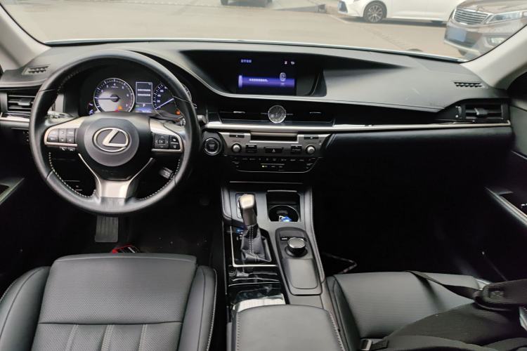 Used Lexus ES 2015 200 Elite Edition Center Console