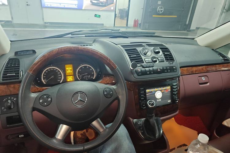 Used Mercedes-Benz Viano 2013 3.5L Dynamic Edition Center Console