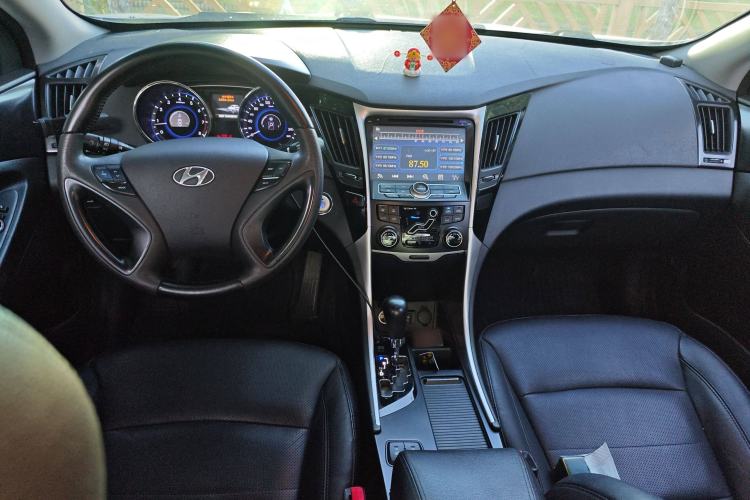 Used Hyundai Sonata 2011 2.0L Automatic Luxury Edition
