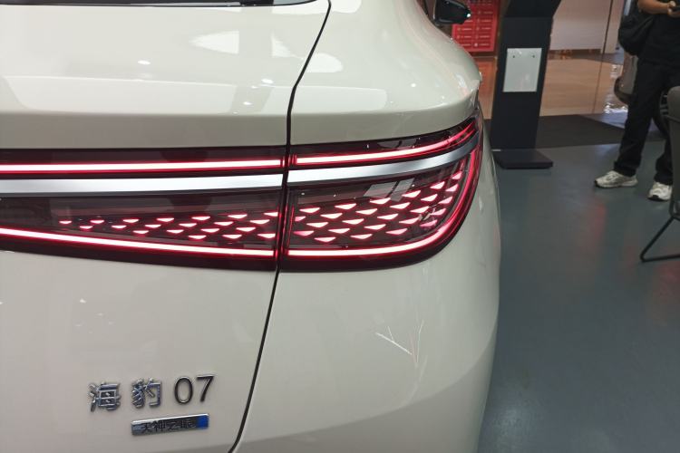 Used BYD Seal 07 DM-i 2025 DM-i 1.5L 125km Prestige Model Right Rear Taillight