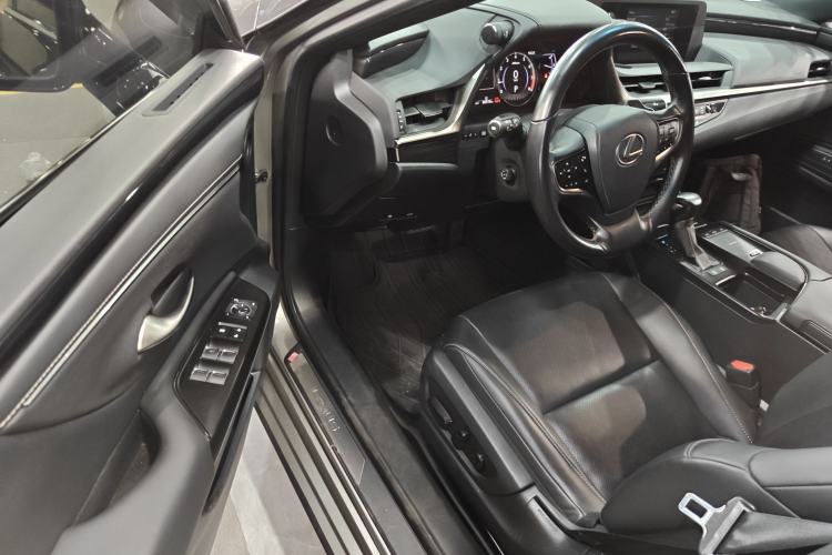 Used Lexus ES 2020 200 Excellence Edition Driver Seat