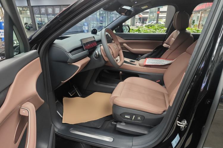 Used Nio ES8 2023 75 kWh Executive Edition Left Front Seat