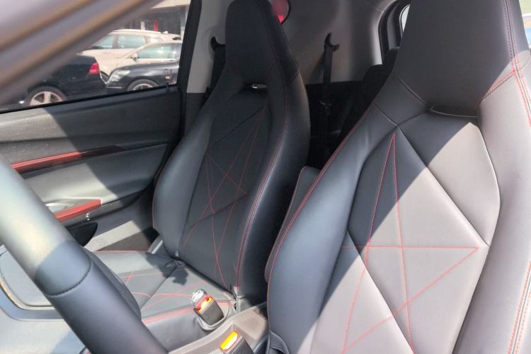 Used Chery Little Ant 2022 Revised Version Sweet Pink Edition Half-Sugar Version Lithium Iron Phosphate 30.7 kWh 30 kW 301 km
