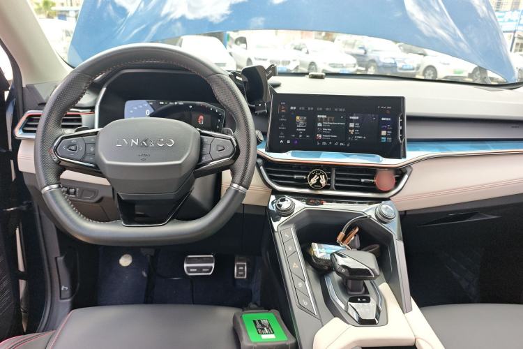 Used Lynk & Co 06 2021 1.5T Shero Pink Special Edition Center Console