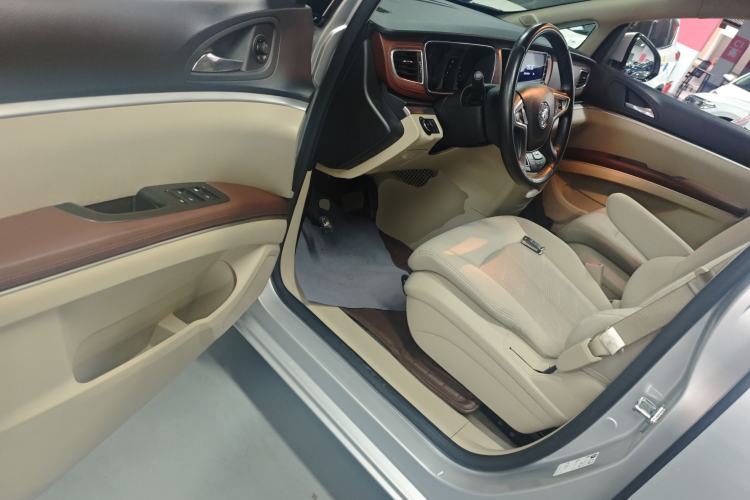 Used Buick GL8 2017 25S Comfort Version China V Standard Driver Seat