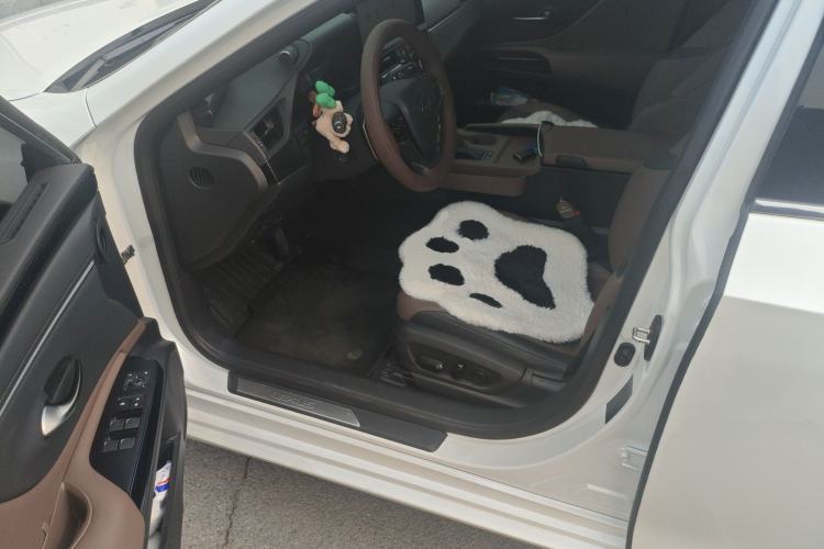 Used Lexus ES 2022 300h Excellence Edition
