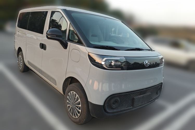 Used SAIC MAXUS Dana V1 2025 Low-Roof Multi-Function Version 42 kWh Front Right 45 Deg