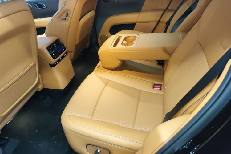 Used Li Auto i6 2025 Model Two-Wheel-Drive Standard Type
