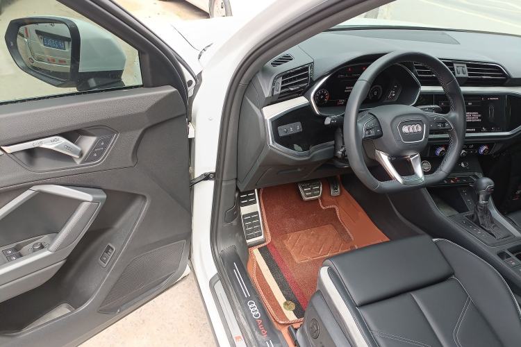 Used Audi Q3 2024 35 TFSI Fashion Dynamic Edition Driver Seat