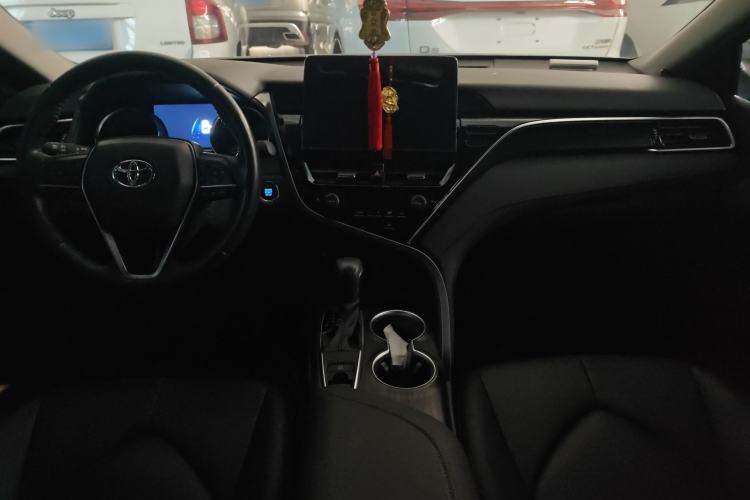 Used Toyota Camry 2021 2.0G Luxury Edition Center Console