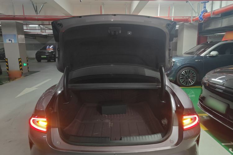 Used Xiaomi Auto SU7 2024 Four-Wheel Drive Ultra-Long Range Advanced Intelligent Driving Max Edition Trunk