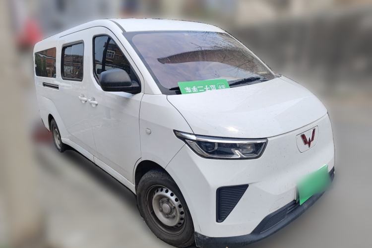 Used Wuling Yangguang 2024 300KM Comfort Version Passenger Van 75kW