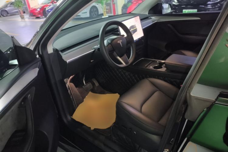 Used Tesla Model Y 2023 Rear-Wheel-Drive Version

