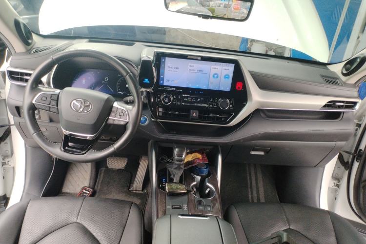 Used Toyota Highlander 2022 Dual-Engine 2.5L Four-Wheel Drive Supreme Edition 7-Seater Center Console