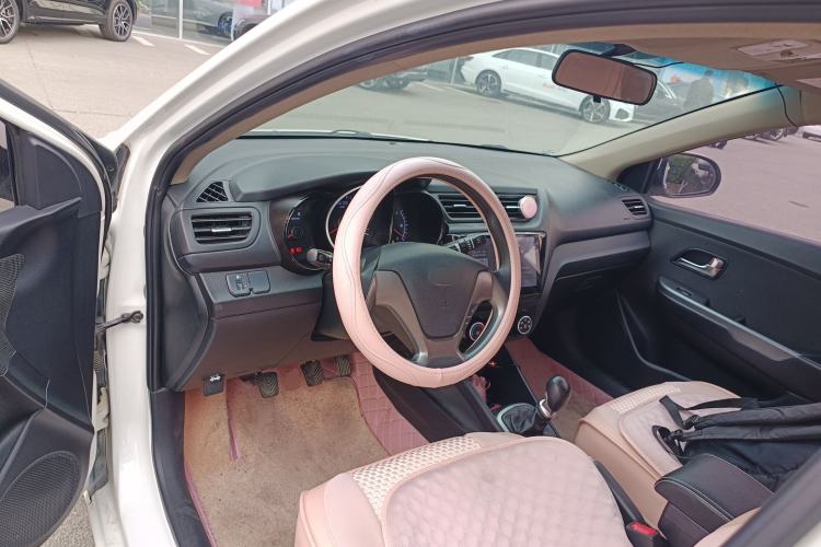 Used Kia K2 2015 Sedan 1.4L MT GLS Center Console