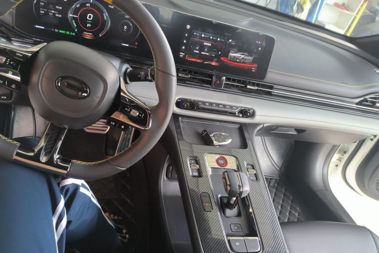 Used GAC Trumpchi EMPOW 2023 Shadow Leopard H Smart Hybrid Edition Center Console