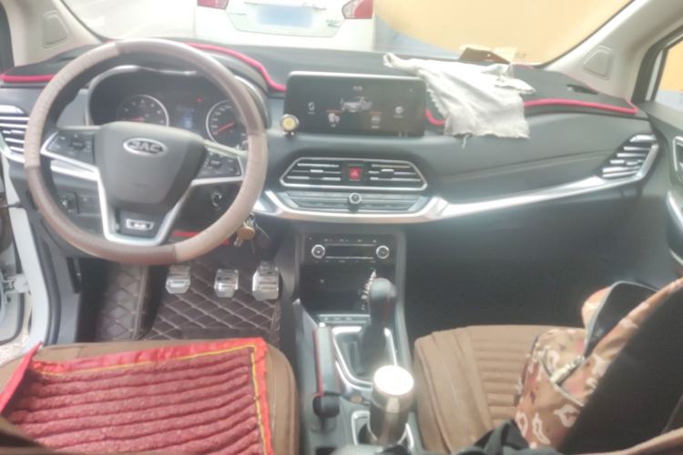 Used JAC Group Refine R3 2018 1.6L Manual Luxury Sunroof Model Center Console