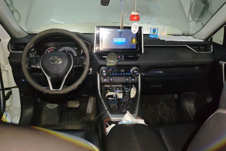 Used Toyota RAV4 2020 2.0L CVT Two-Wheel Drive Fashion PLUS Edition Center Console