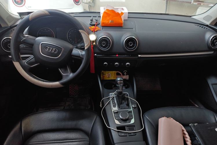 Used Audi A3 2014 Sportback 35 TFSI Automatic Ambition Edition Center Console