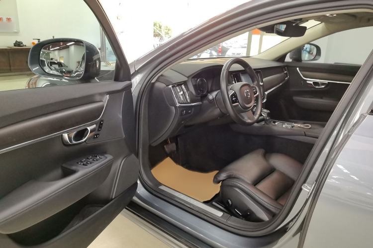 Used Volvo V90 2017 Cross Country T5 AWD Smart Range Edition