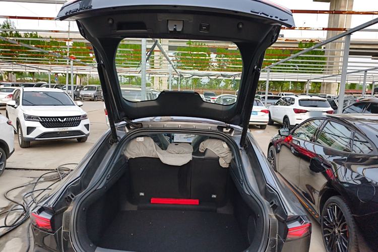 Used CHANGAN UNI-V 2025 Model Third-Generation 2.0T Dynamic Edition Trunk