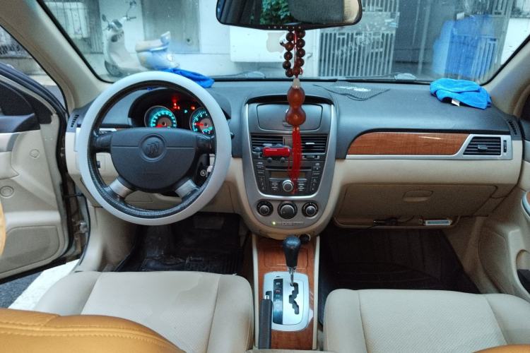 Used Buick Excelle 2011 1.6 LE-AT Center Console