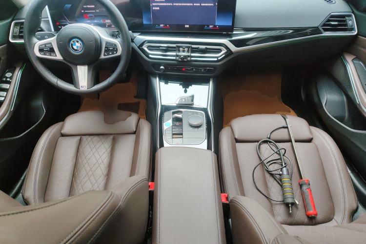 Used BMW i3 2022 eDrive 35 L Center Console