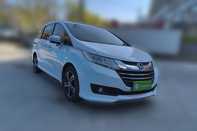 Used Honda Odyssey 2015 Updated Version 2.4L Smart Edition Front Right 45 Deg