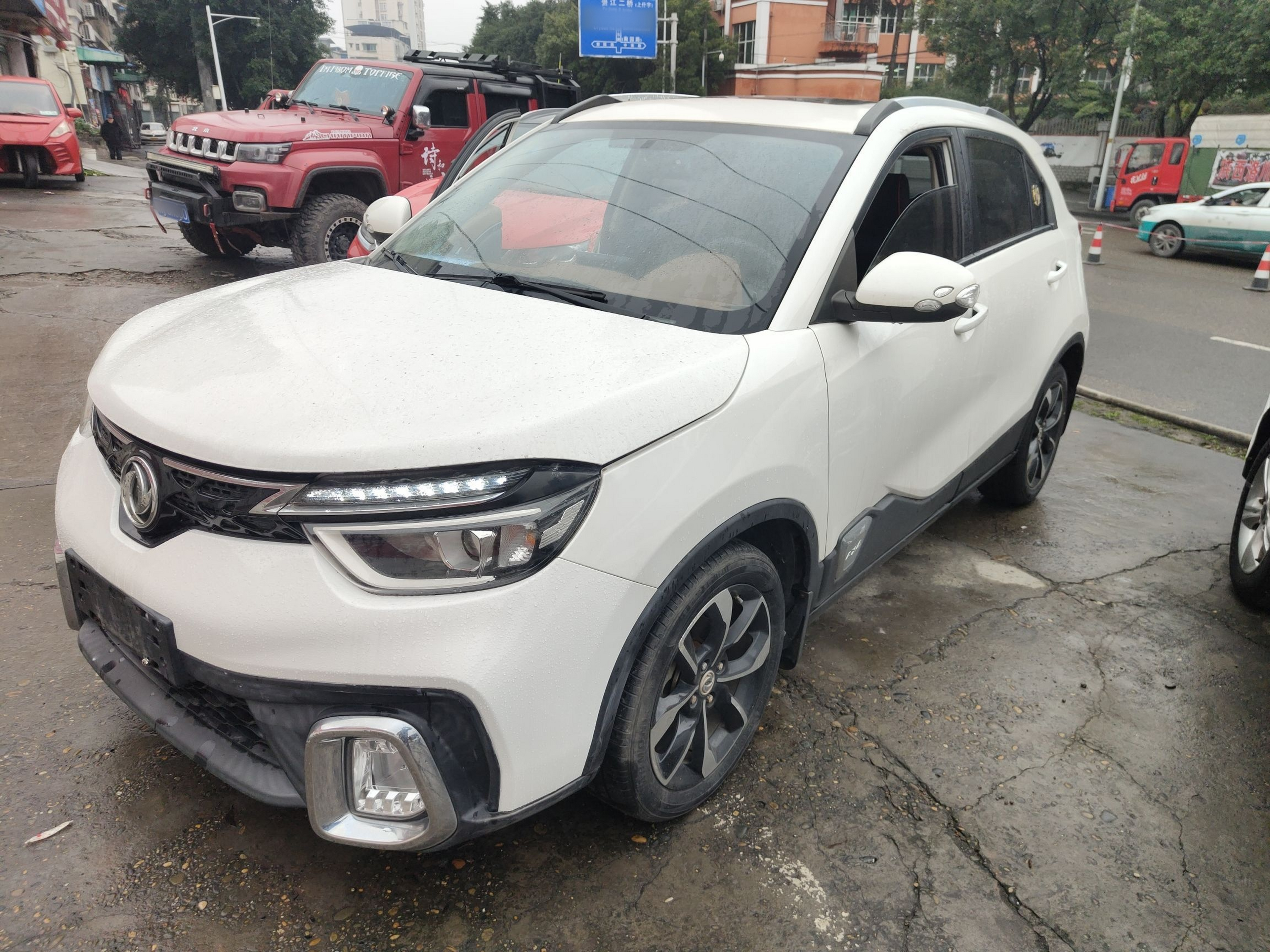 Под передней частью автомобиля